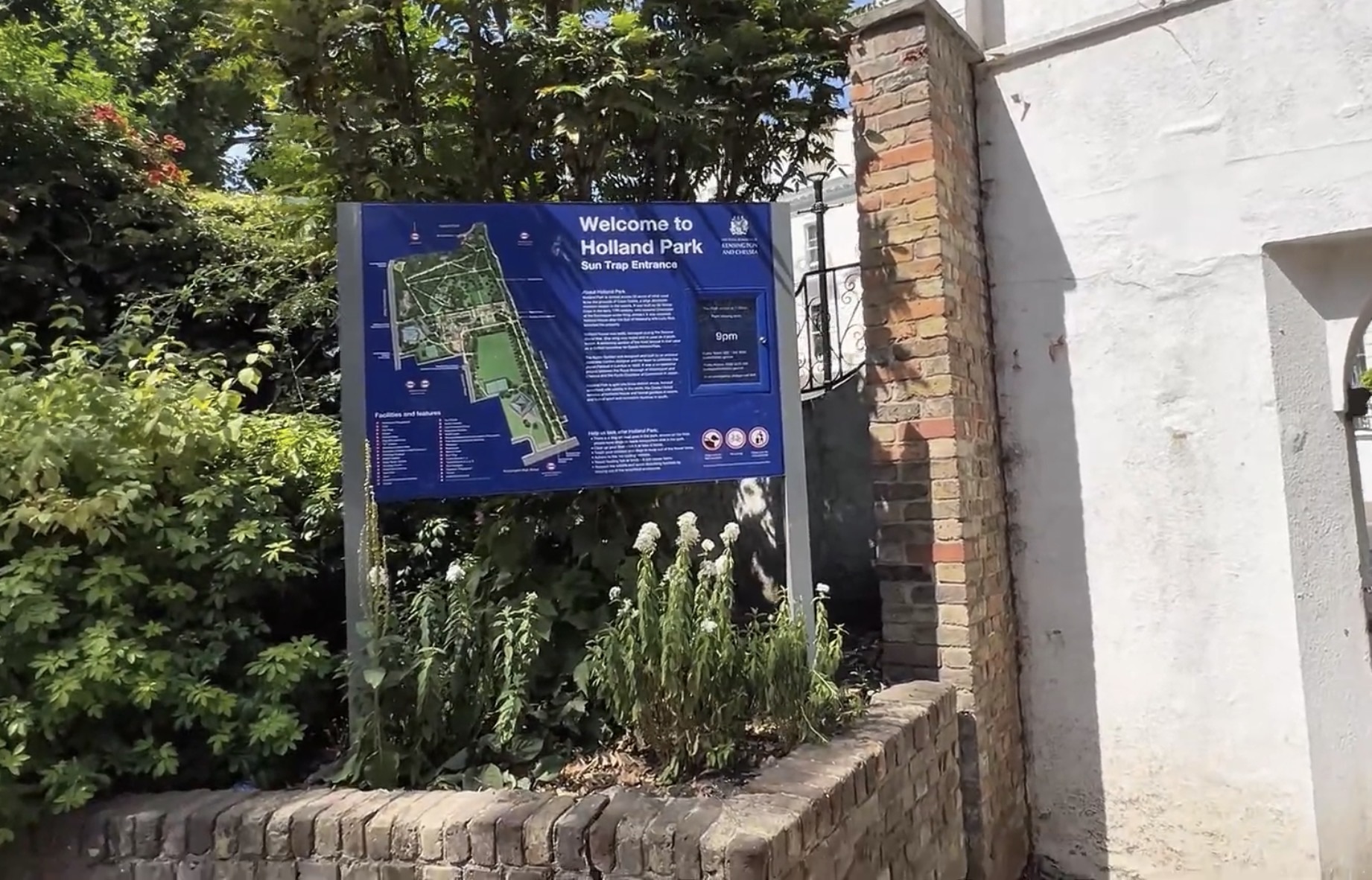 Welcome to Holland Park orientation board at the Sun Trap Entrance