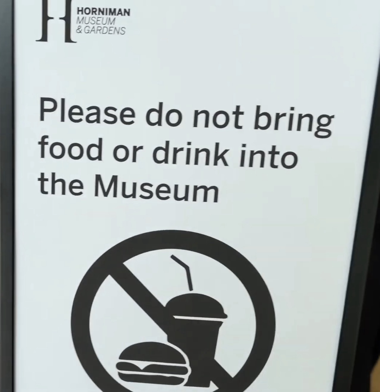 Sign at the Horniman Museum asking visitors not to bring food or drink inside