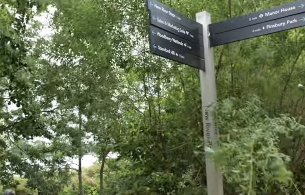 Wooden signpost with arms for New River Steps, Woodberry Wetlands, Stamford Hill, Manor House and Finsbury Park